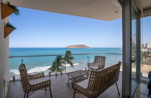 Zona Dorada Apartment | 🌴 Luxury Beachfront Apartment in Mazatlan's Golden Zone - Pool & Oceanfront