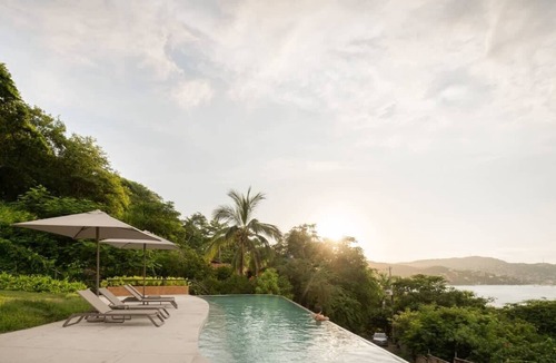 Playa Las Gatas Apartment | Luxury Beachfront Condo with Terrace Jacuzzi