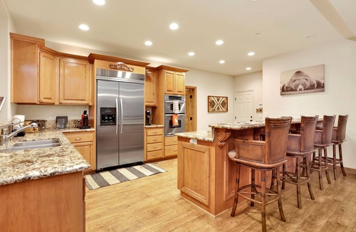 Summit Estates Ski Chalet | Luxury Big Bear Cabin | Walk to Snow Summit & Hiking Trails | Book Now