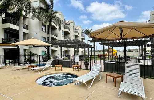 Mission Condo | Luxury Condo 3 Bed/2 bath with Pool & Jacuzzi