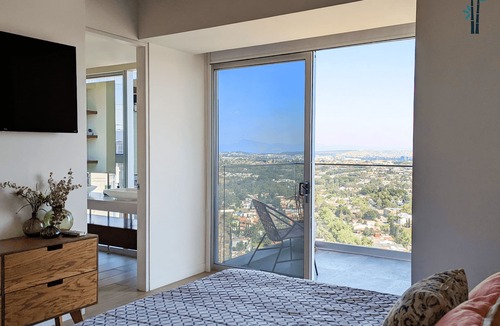 Financial District Apartment | Luxury Condo in Lobby33 near Andares By Bamboo