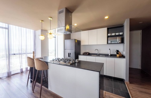 Leon Apartment | Luxury Condo Views of Festival del Globo