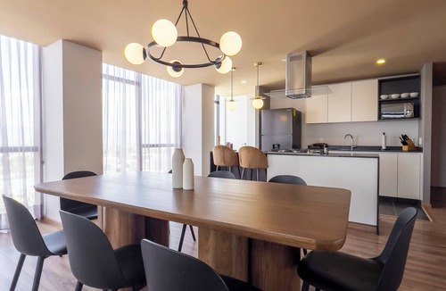 Leon Apartment | Luxury Condo Views of Festival del Globo
