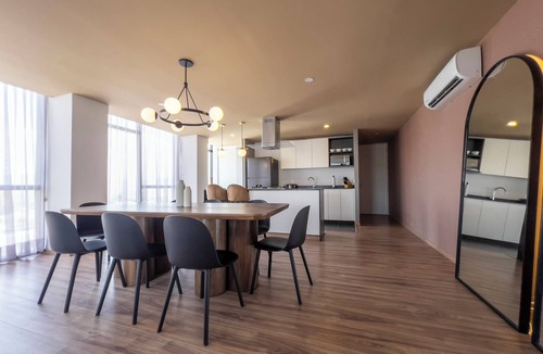 Leon Apartment | Luxury Condo Views of Festival del Globo