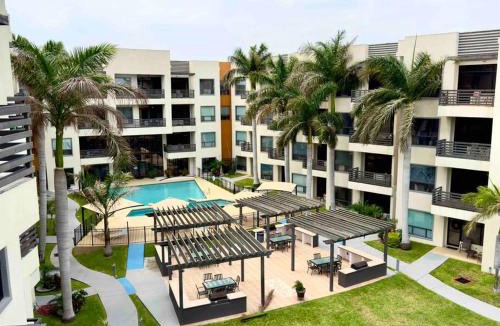Mission Apartment | Luxury Condo with Pool and Jacuzzi