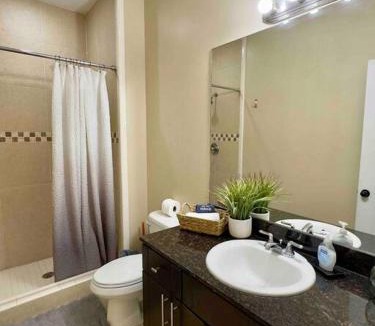 Mission Apartment | Luxury Condo with Pool and Jacuzzi