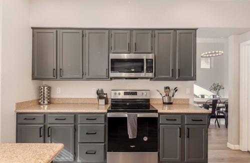 Chandler House | LUXURY Desert Escape 6-Bedroom, 3 bathroom with Heated Pool SLEEPS 18!