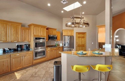 Picture Rocks House | Luxury Desert Retreat w/Pool, Hot Tub & Sunset Views - private 5+ acres