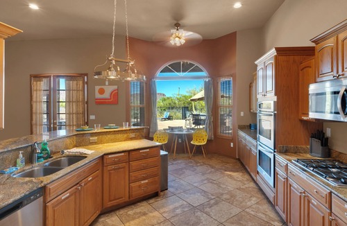 Picture Rocks House | Luxury Desert Retreat w/Pool, Hot Tub & Sunset Views - private 5+ acres