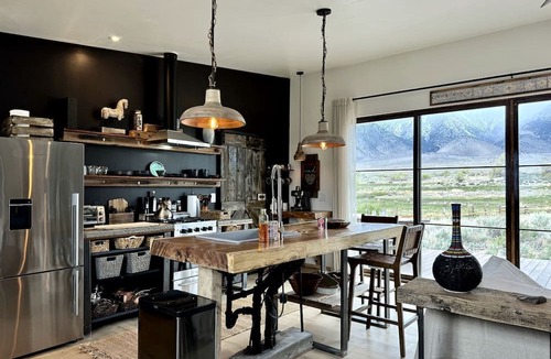 Lone Pine Villa | Luxury Design Rental with Breathtaking Mountain Views in Lone Pine, California
