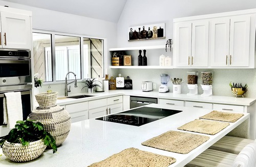 Edinburg House | Luxury Home, Sparkling Pool Jacuzzi, Sauna & More