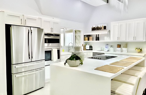 Edinburg House | Luxury Home, Sparkling Pool Jacuzzi, Sauna & More