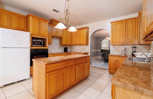 Mission House | ~ Luxury~In Ground Pool~Spacious~Grill~Sleeps 16~King bed~5 BR~Rare~Smart TV