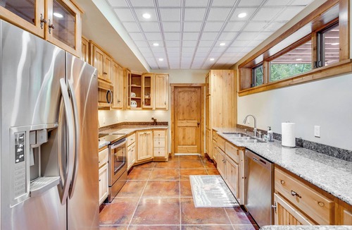 Whitefish House | Luxury in Whitefish near Glacier Park Hot Tub 2 King Suites Firepit & Yard