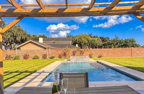 Edinburg House | Luxury Lake James Retreat/Pool/Epic Game Room/PS5