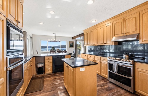 Worley House | Luxury Lakefront Home w/Dock & Beach – Sleeps 12