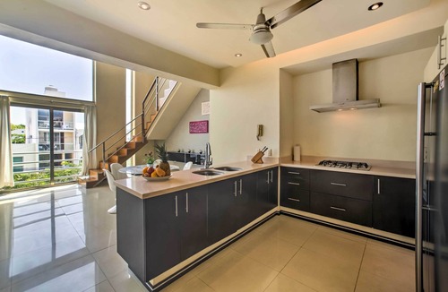 Tohoku Condo | Luxury Penthouse w/Rooftop Pool - Walk to Beach!