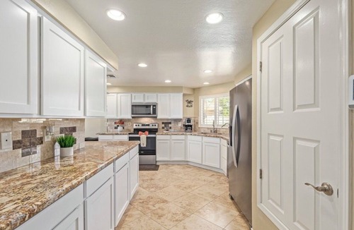 Lakewood House | Luxury Phoenix Oasis Private Pool Mountain Views Fast Wi-Fi