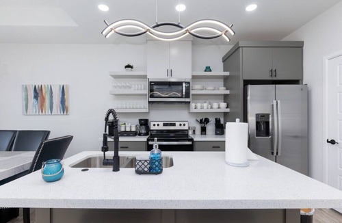 Harlingen House | Luxury Pool Oasis w/Tesla Charger*Walk to Hospital