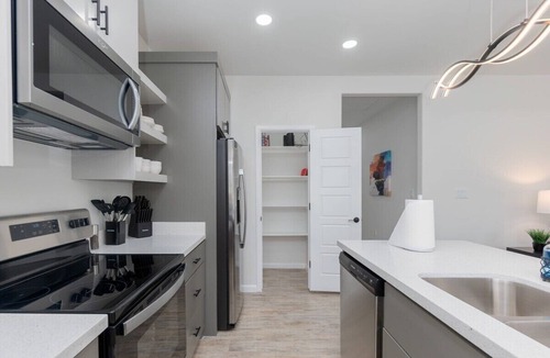 Harlingen House | Luxury Pool Oasis w/Tesla Charger*Walk to Hospital