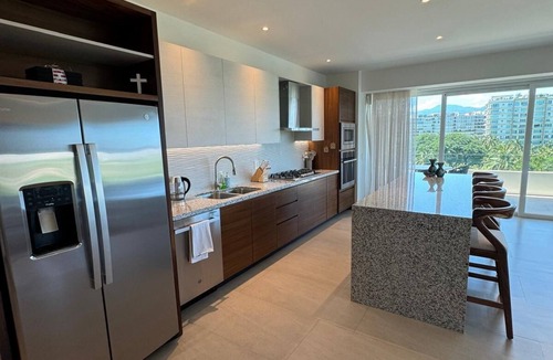 Marina Vallarta Apartment | Luxury Retreat, VGolf. Marina Vallarta.