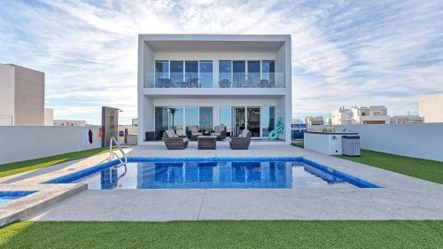 La Choya Villa | Luxury Retreat Playa Laguna: 5-Bedroom Bliss