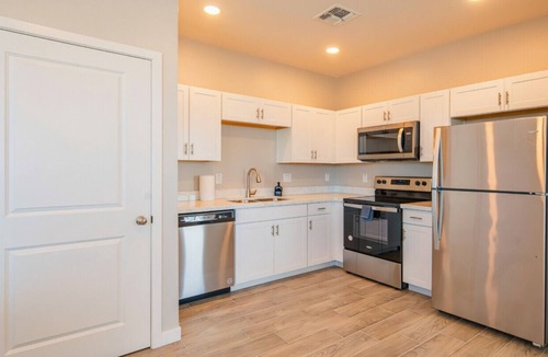 Glendale Apartment | Luxury Stay 20mins to State Farm Stadium