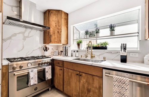 Belmont Shore House | Luxury Villa in Belmont Shores 4 Bedrooms 3 Bath