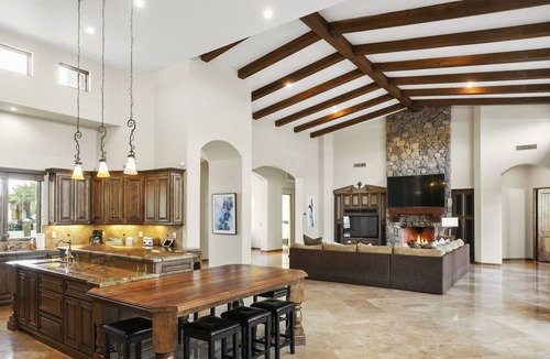 Charnwood House | Luxury Villa in gorgeous Arcadia area 2 Miles from Old Town!