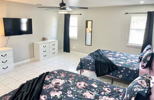 McAllen House | Lynda's Magnificent Pool Home!