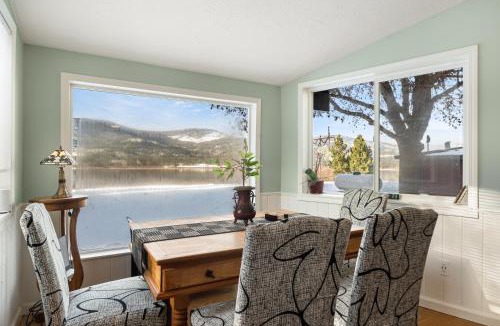Boundary County House | MacArthur Lakefront Sunroom Sleeps 6