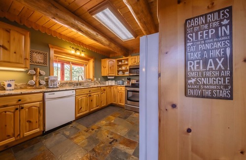 Rexford Cabin | Maggie’s Cabin - Enjoy a Slice of Paradise in Rexford, Montana!