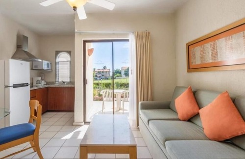 Campo de Golf Fonatur Hotel | Magnificent 1BR Condo Steps to Las Palmas Park