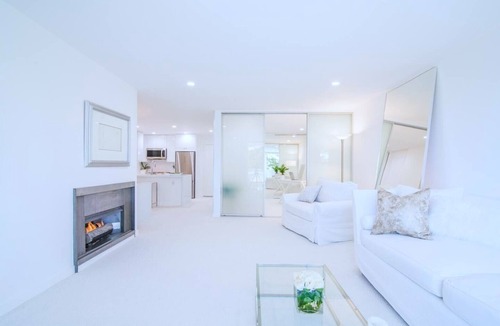 Sawtelle Condo | Magnificent Villa Blanca in the heart of Brentwood