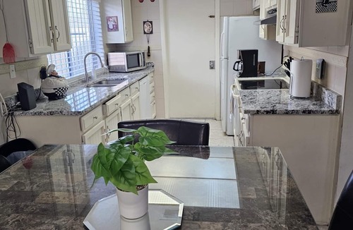 Glendale House | Make The Palm Home your home and the best pleasant stay with awesome amenities
