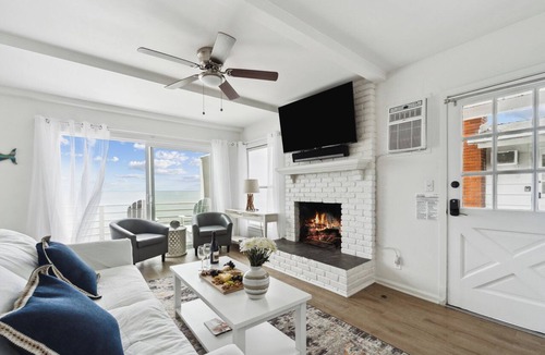 Eastern Malibu Condo | Malibu, Carbon Beach - Oceanfront Suite Three
