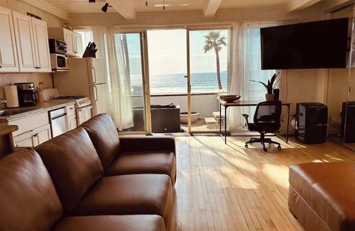 El Porto Apartment | Manhattan Beach Beachfront On The Strand