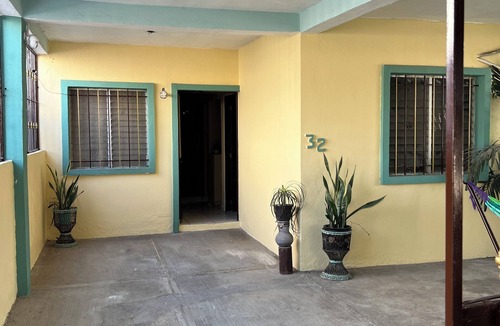 Manzanillo House | Manzanillo Cozy Stay - Central Location, 10 Mins to the Beach