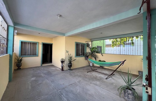Manzanillo House | Manzanillo Cozy Stay - Central Location, 10 Mins to the Beach