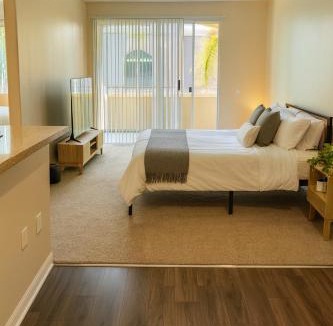 Marina del Rey Apartment | Marina Del Rey Beach Retreat w Hot Tub, Billiards & Grill