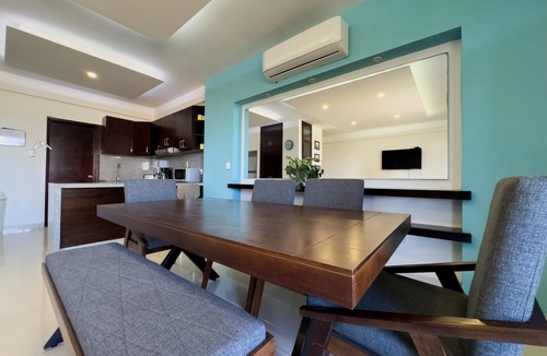 Benito Juarez Condo | Marina del Rey Oceanfront Suite w/Jacuzzi