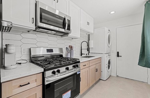 Tustin House | Marvelous 3-bedroom house with AC in friendly Tustin