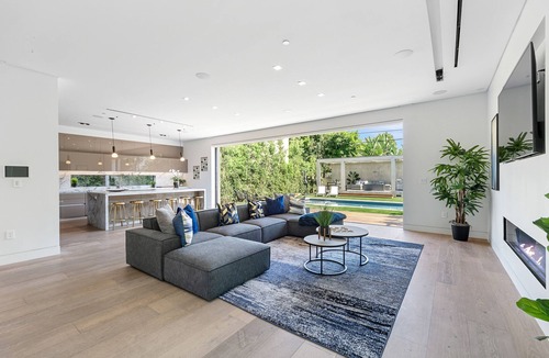 Melrose House | Marvelous 4 Story Villa with Movie Theater, Pool, Sauna & Rooftop