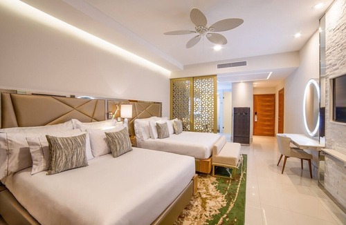 Playa Mujeres Hotel | Marvelous hotel suites in Cancun with fitness room and AC,