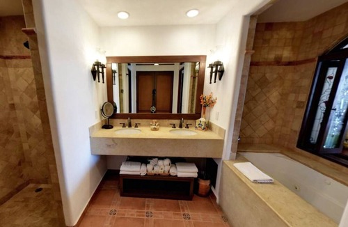 Cabo San Lucas Apartment | Master One Bedroom at Hacienda Encantada
