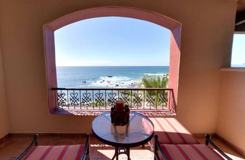 Cabo San Lucas Apartment | Master One Bedroom at Hacienda Encantada