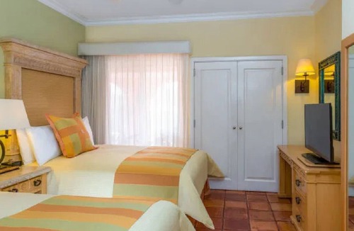 Los Cangrejos II y III Resort | MASTER Suite Sleeps 6 Resort and Spa in Cabo with amazing pool and beach access.