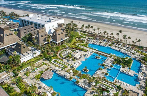 Puente del Mar Apartment | Mayan Palace, Acapulco- a beautiful studio suite