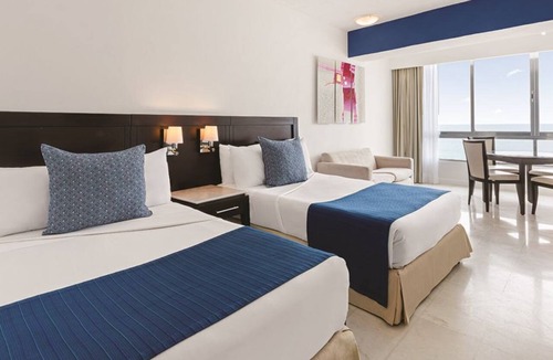 Marina Mazatlan Hotel | Mazatlan Cozy Junior Suite with Pool & Garden for Family Getaway