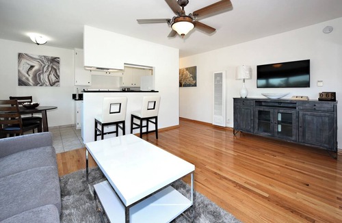 Mar Vista Apartment | MCL 6- Charming 1-bedroom apartment in Los Angeles perfect for your stay